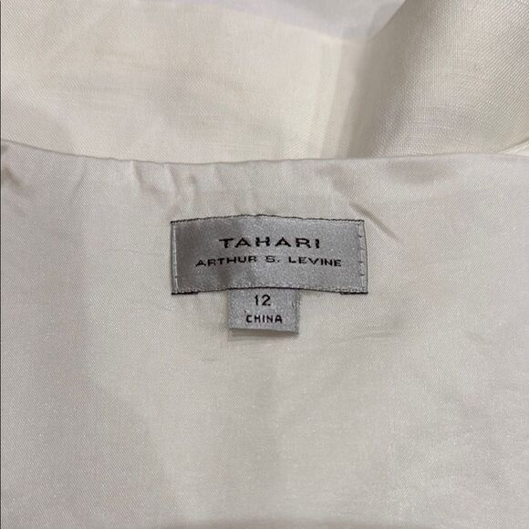 Tahari Embroidered White and Blue Women's Sleeveless Top Size 12 - Picture 4 of 5